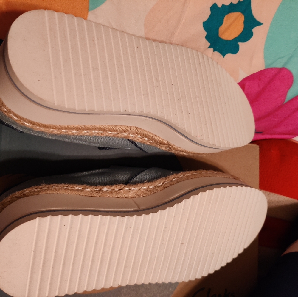 Shoes - Picture 4 of 4